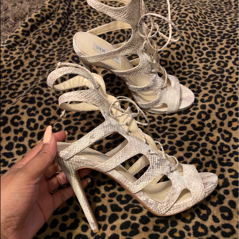 Gray snake skin print heels!